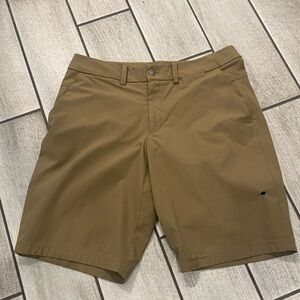 Lululemon Commission Classic shorts size 32/ Men's Tan Shorts